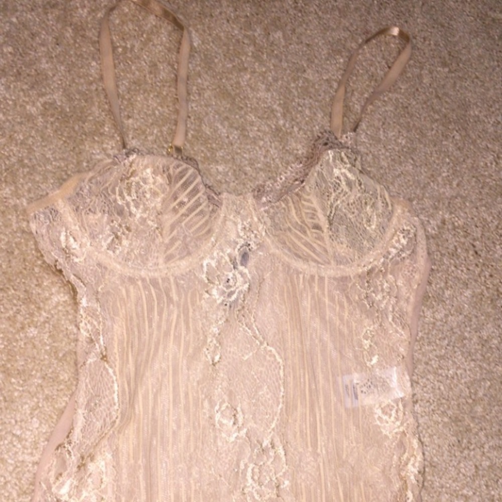 Nude lace bodysuit ✨